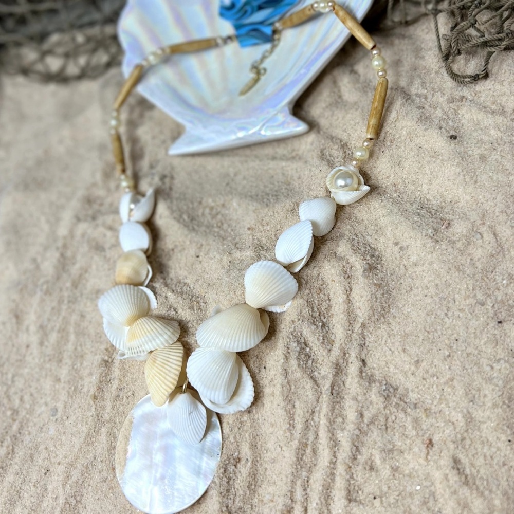 MO’OREA Conch Necklace - Picture 3 of 3